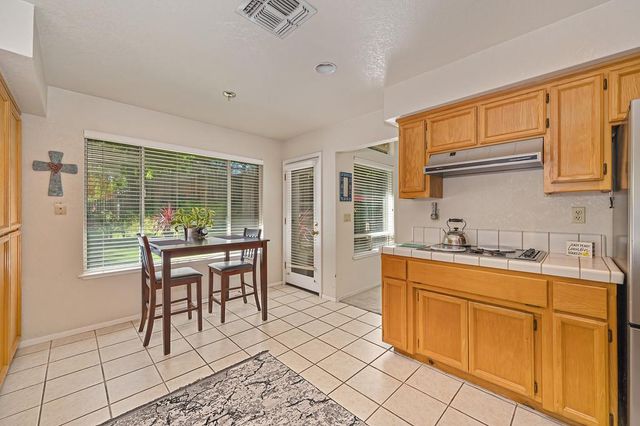 194 Briggs Ranch Dr, Folsom, CA 95630