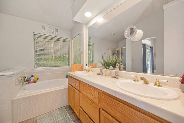 194 Briggs Ranch Dr, Folsom, CA 95630