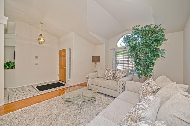 194 Briggs Ranch Dr, Folsom, CA 95630