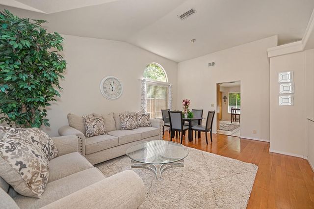 194 Briggs Ranch Dr, Folsom, CA 95630