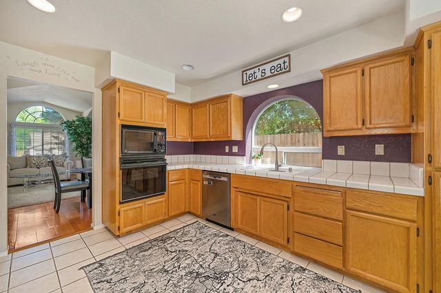 194 Briggs Ranch Dr, Folsom, CA 95630