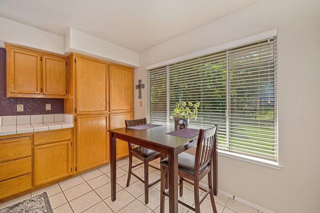 194 Briggs Ranch Dr, Folsom, CA 95630