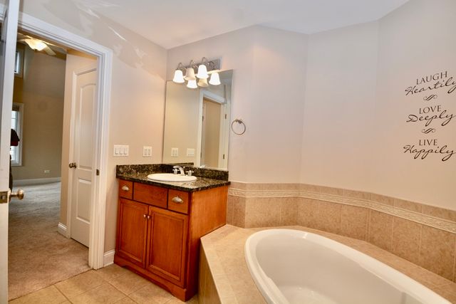 1904 Alta Vista Court, Naperville, IL 60563