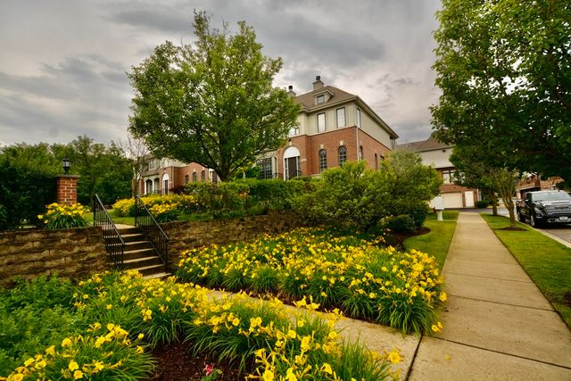 1904 Alta Vista Court, Naperville, IL 60563