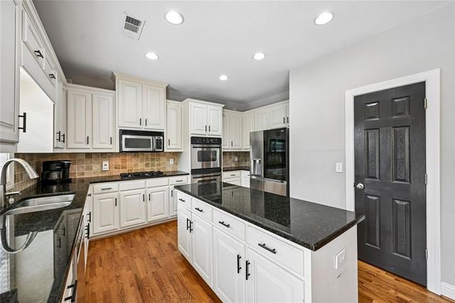 807 Kennedy Court, Loganville, GA 30052