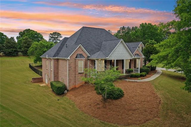 807 Kennedy Court, Loganville, GA 30052