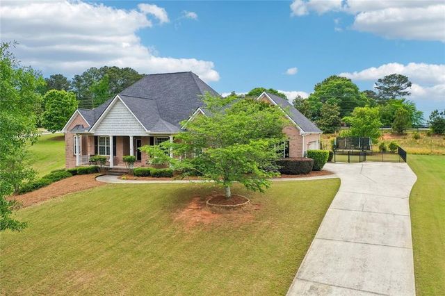 807 Kennedy Court, Loganville, GA 30052