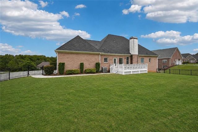 807 Kennedy Court, Loganville, GA 30052
