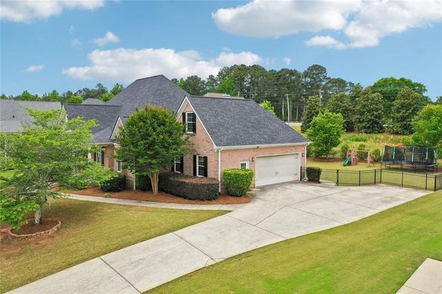 807 Kennedy Court, Loganville, GA 30052