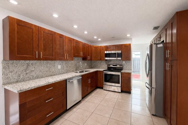 1220 SW 78th Ave, Miami, FL 33144