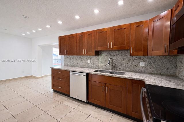 1220 SW 78th Ave, Miami, FL 33144