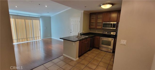 1015 La Terraza 304, Corona, CA 92879