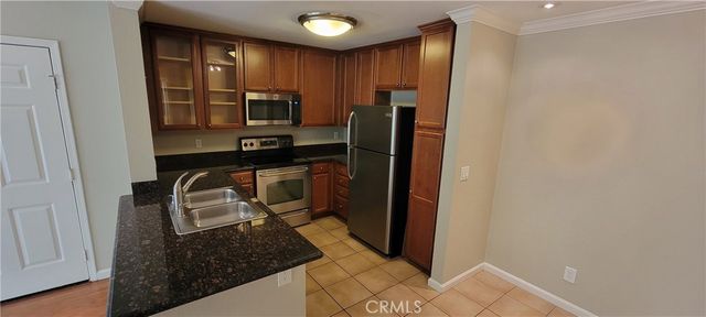 1015 La Terraza 304, Corona, CA 92879