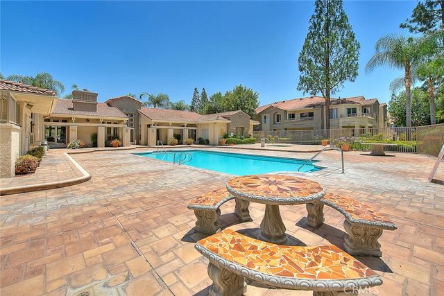 1015 La Terraza 304, Corona, CA 92879