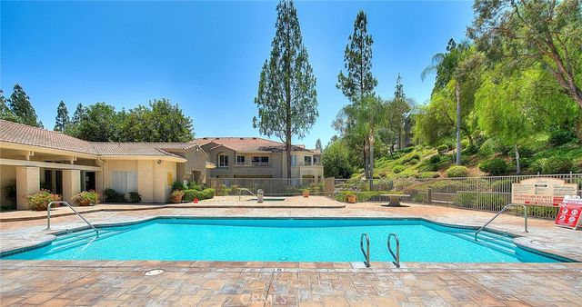 1015 La Terraza 304, Corona, CA 92879