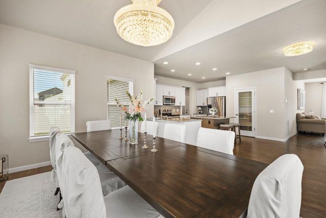 803 Liliana Terrace, Oregon, WI 53575