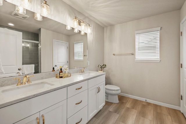 803 Liliana Terrace, Oregon, WI 53575