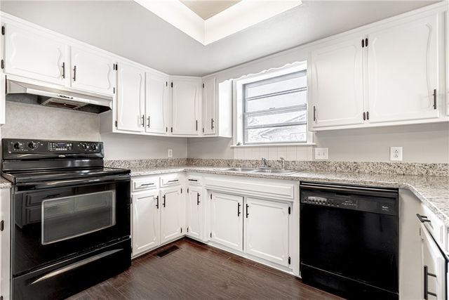 601 Valley West Drive, Rogers, AR 72756