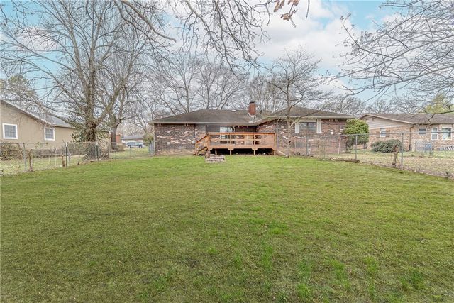 601 Valley West Drive, Rogers, AR 72756