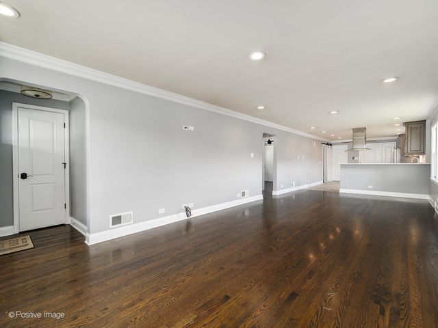10123 S Keeler Avenue, Oak Lawn, IL 60453