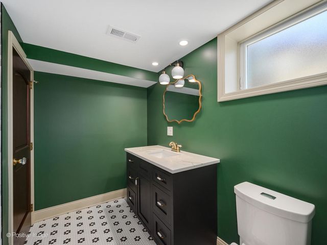 10123 S Keeler Avenue, Oak Lawn, IL 60453
