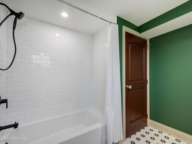 10123 S Keeler Avenue, Oak Lawn, IL 60453