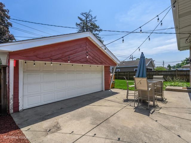 10123 S Keeler Avenue, Oak Lawn, IL 60453