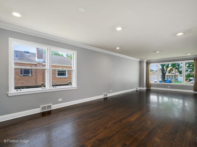 10123 S Keeler Avenue, Oak Lawn, IL 60453