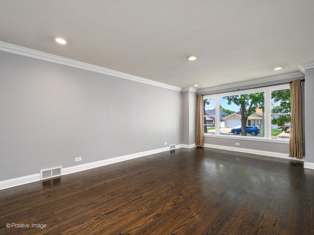 10123 S Keeler Avenue, Oak Lawn, IL 60453