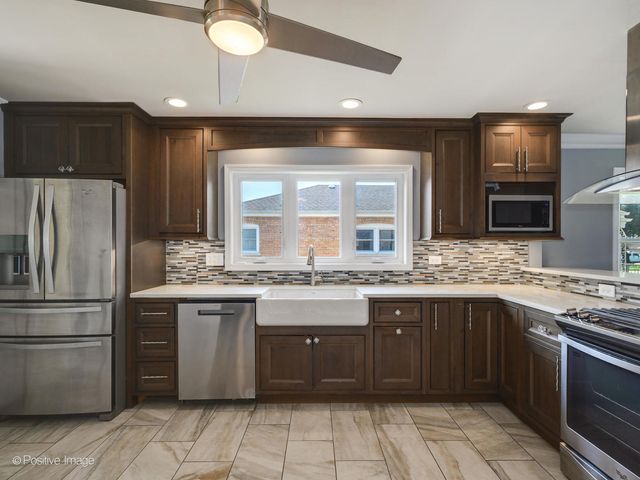 10123 S Keeler Avenue, Oak Lawn, IL 60453