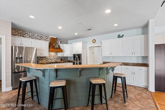 7900 Clamshell Avenue, Ocean Springs, MS 39564