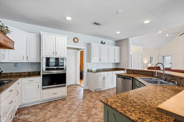 7900 Clamshell Avenue, Ocean Springs, MS 39564