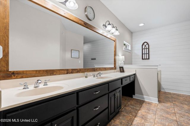 7900 Clamshell Avenue, Ocean Springs, MS 39564