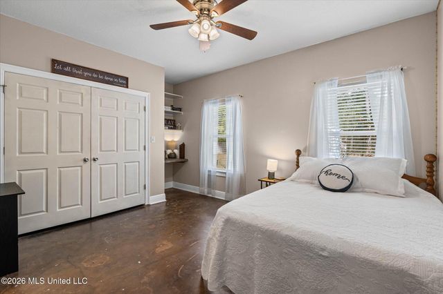 7900 Clamshell Avenue, Ocean Springs, MS 39564