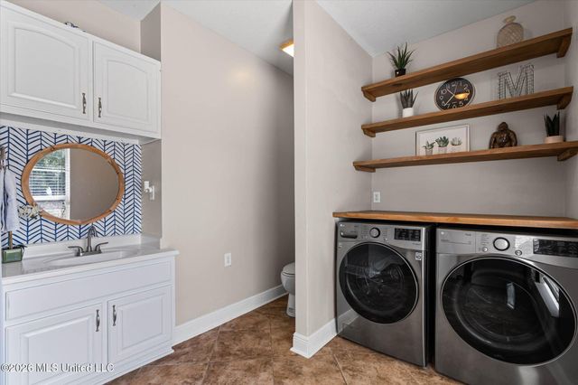 7900 Clamshell Avenue, Ocean Springs, MS 39564