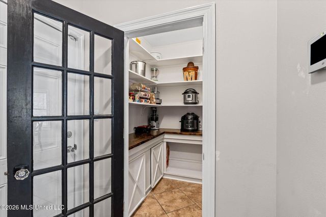 7900 Clamshell Avenue, Ocean Springs, MS 39564