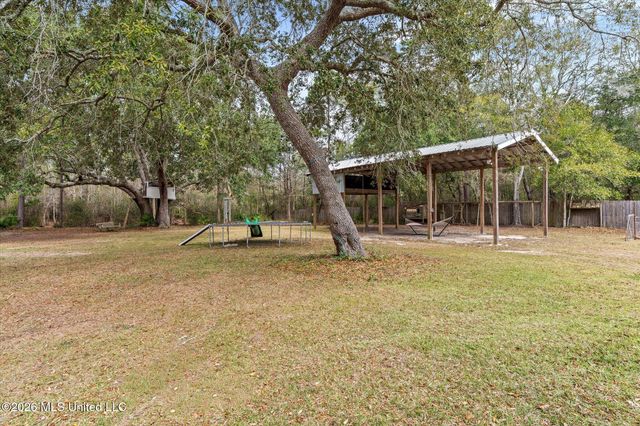7900 Clamshell Avenue, Ocean Springs, MS 39564