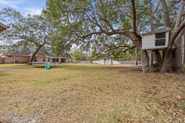 7900 Clamshell Avenue, Ocean Springs, MS 39564