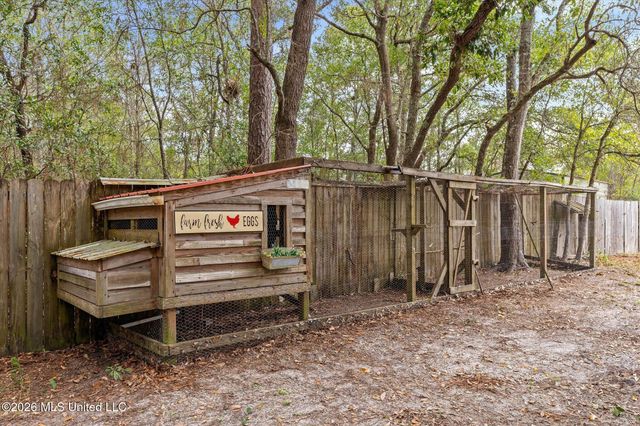 7900 Clamshell Avenue, Ocean Springs, MS 39564