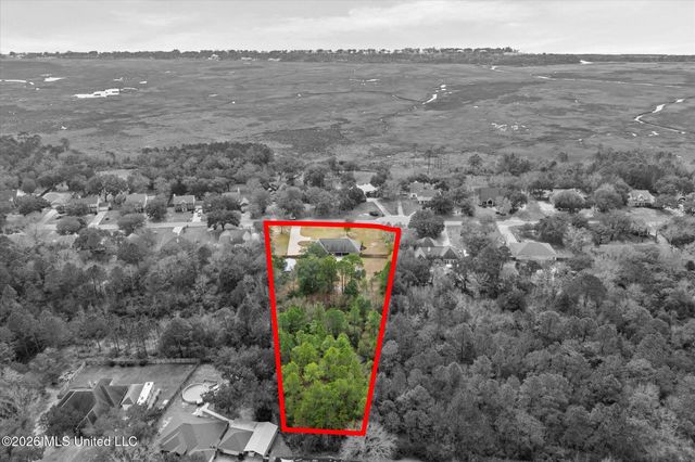 7900 Clamshell Avenue, Ocean Springs, MS 39564