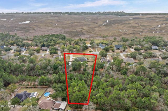 7900 Clamshell Avenue, Ocean Springs, MS 39564