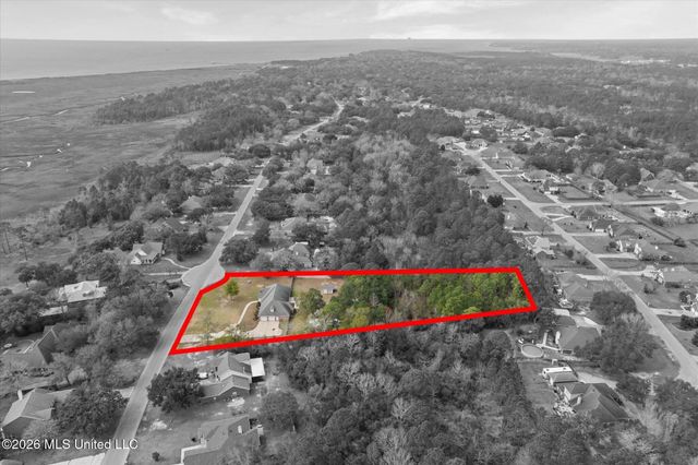 7900 Clamshell Avenue, Ocean Springs, MS 39564