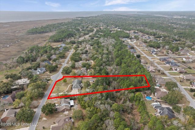 7900 Clamshell Avenue, Ocean Springs, MS 39564