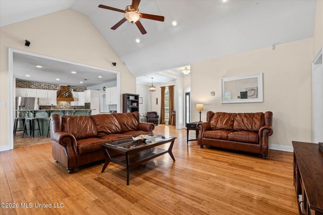 7900 Clamshell Avenue, Ocean Springs, MS 39564