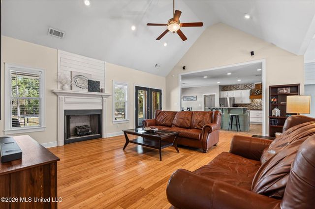 7900 Clamshell Avenue, Ocean Springs, MS 39564