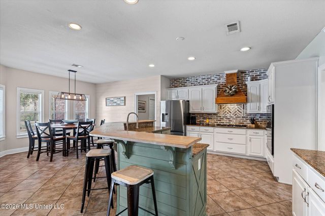 7900 Clamshell Avenue, Ocean Springs, MS 39564