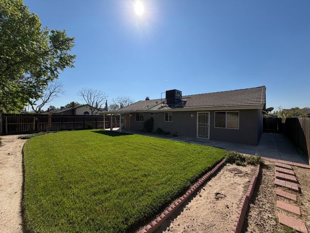 164 Cantebury Drive, Lemoore, CA 93245