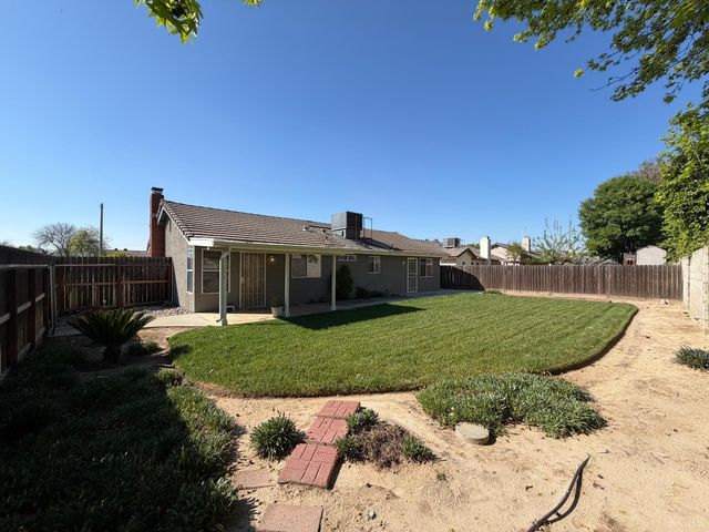 164 Cantebury Drive, Lemoore, CA 93245