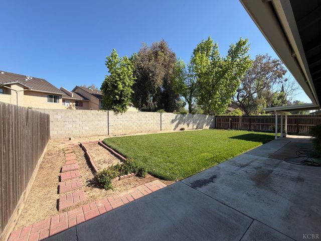 164 Cantebury Drive, Lemoore, CA 93245