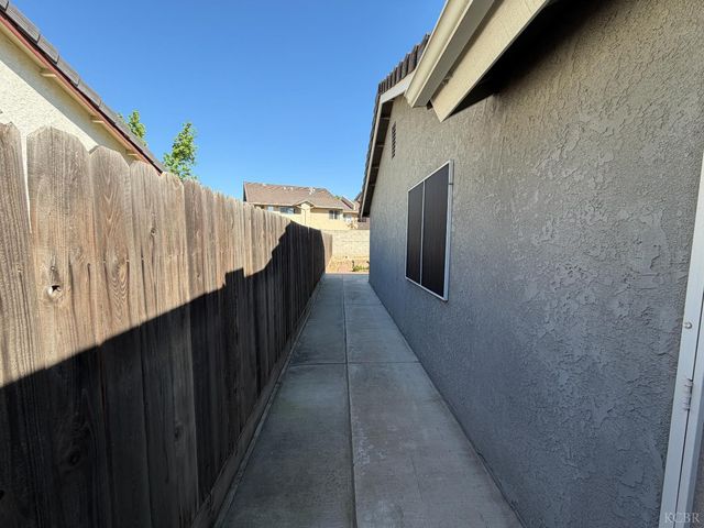 164 Cantebury Drive, Lemoore, CA 93245